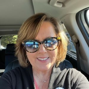 Meet your Posher, Leslie